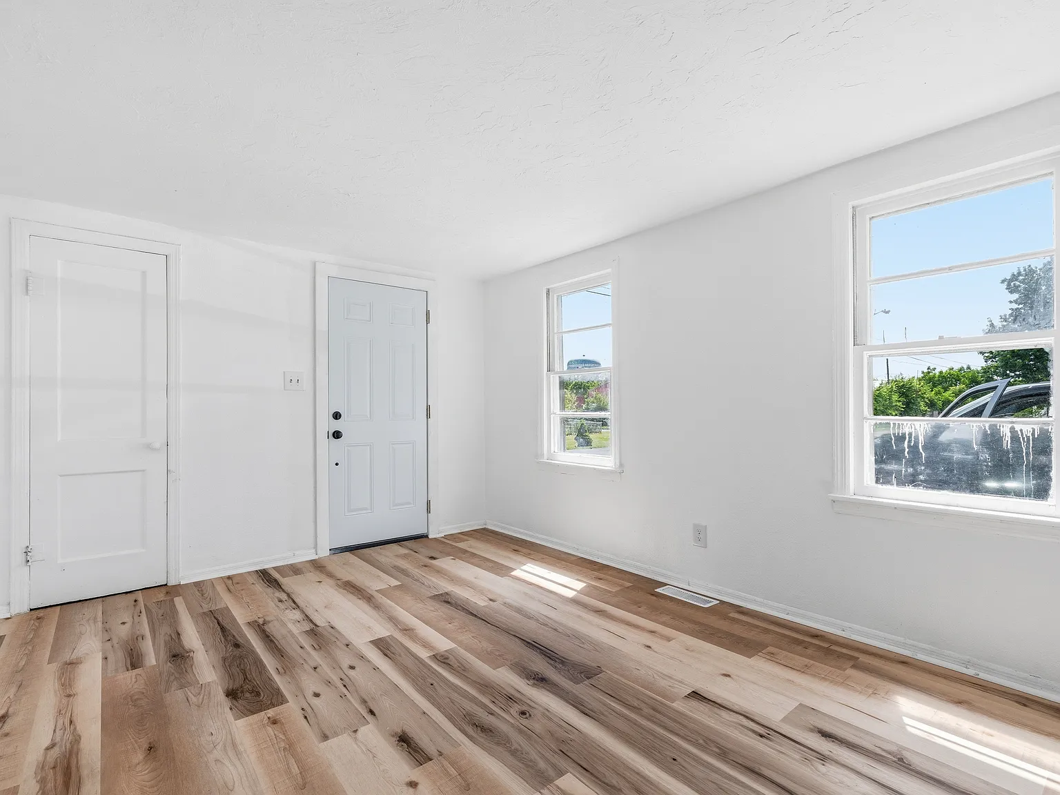 2 bed, 700 sqft, $975 — Photo 3