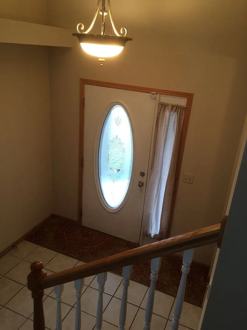 Spacious 3 Bedroom 2 Bathroom Duplex! No Dogs, No Cats Please. — Photo 4