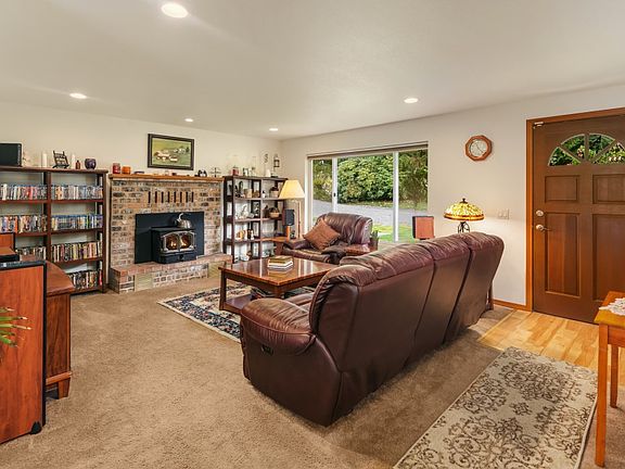 3rd image of 10324 87th Ave NE