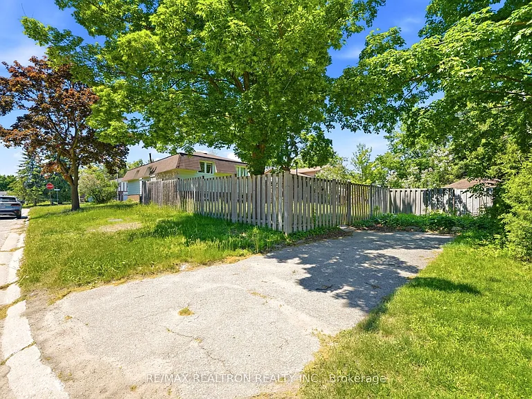 13 Springdale Dr #LOWER — Photo 22