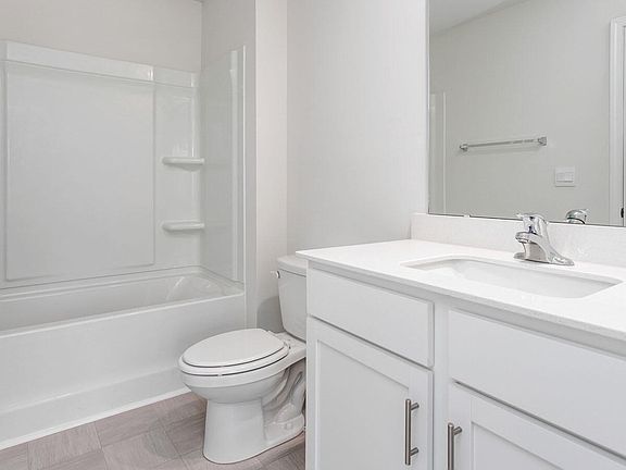 2nd image of 417 Kinneries Dr