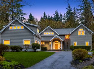 8421 NE Grizdale Ln, Bainbridge Island, WA 98110