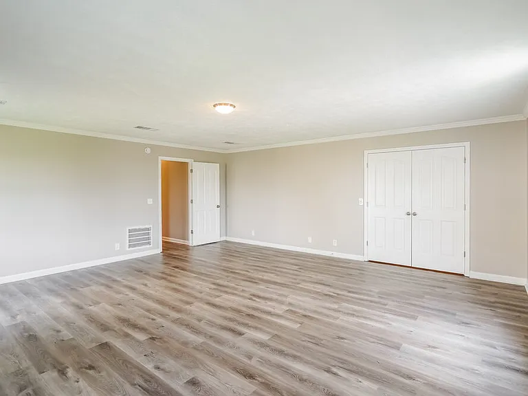 417 Saint Francis Ave — Photo 10