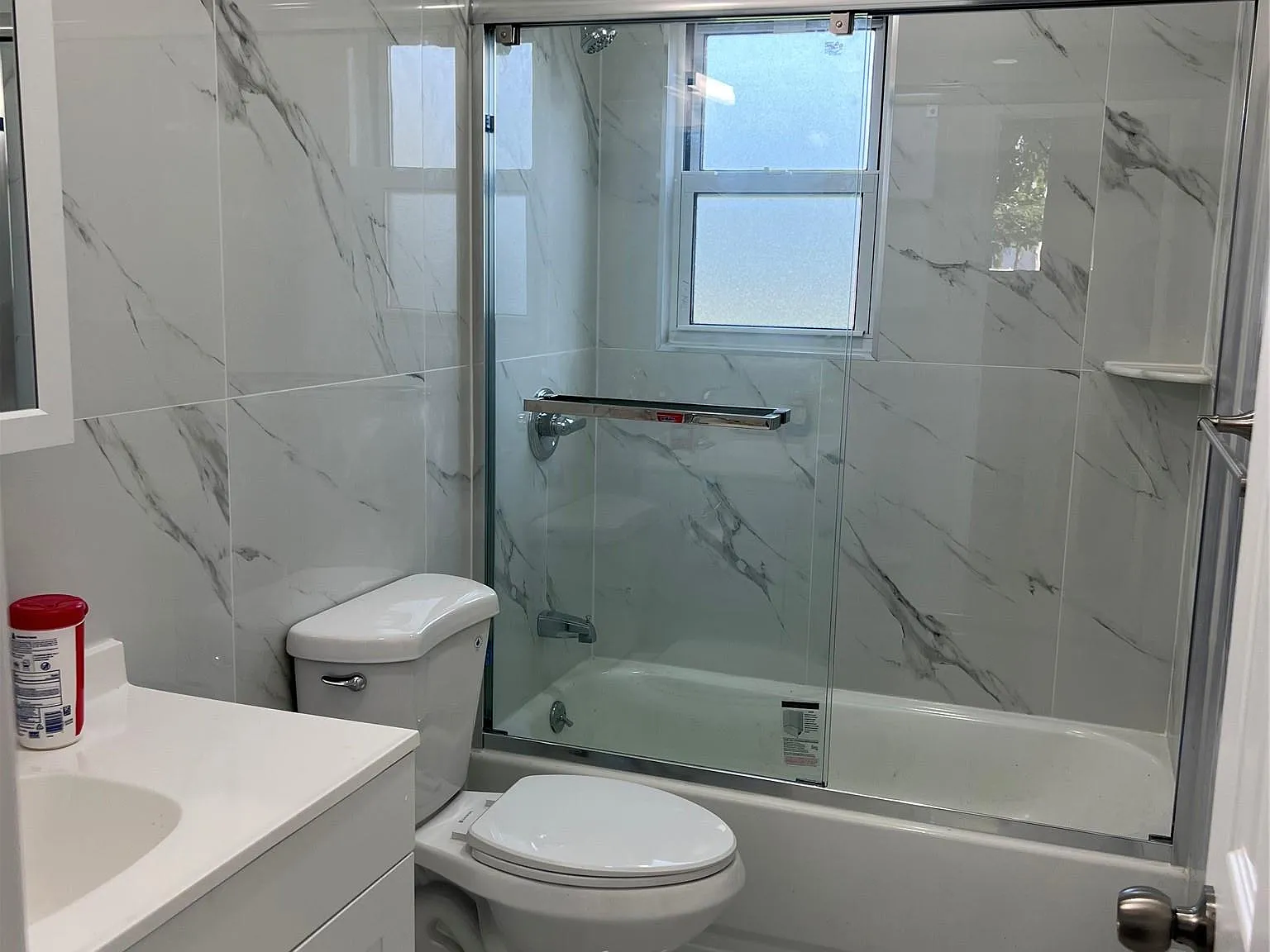 3 bed, 1.0 bath, 900 sqft, $3,200 — Photo 3