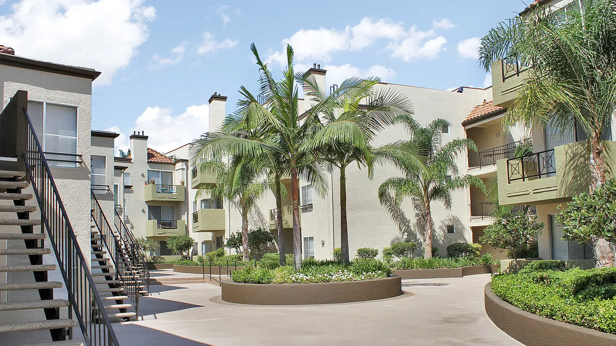Community Courtyard - Kenwood Mews