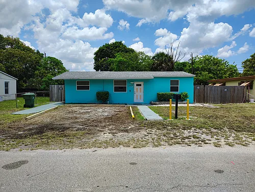 2323 NW 13th St Photo 1