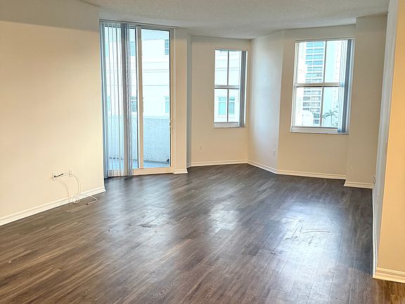 Living area with terrace entry