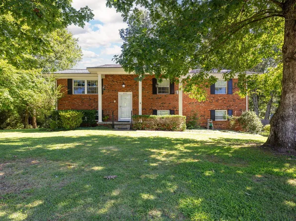 2511 Dowler Cir, Signal Mountain, TN 37377