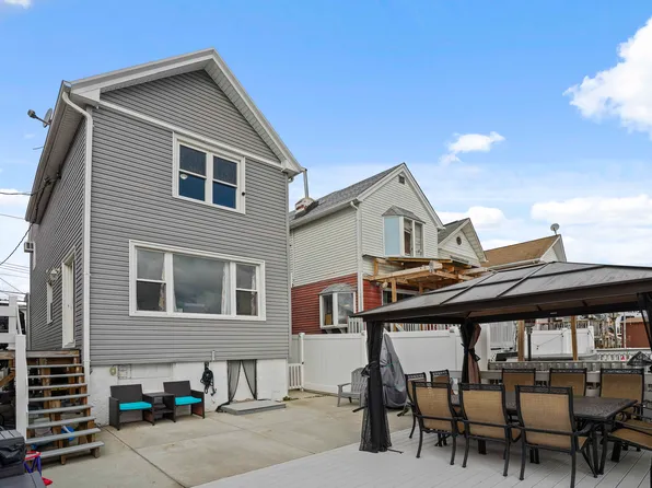 48 Gotham Avenue image 26 of 38