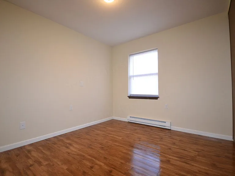 306 Kansas — Photo 10