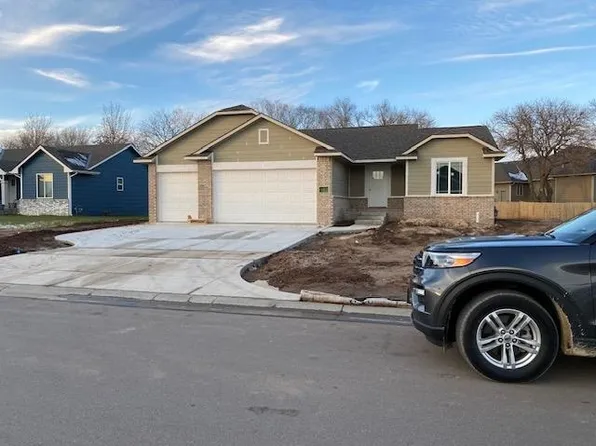 10862 W Cedar Ln, Maize, KS 67101