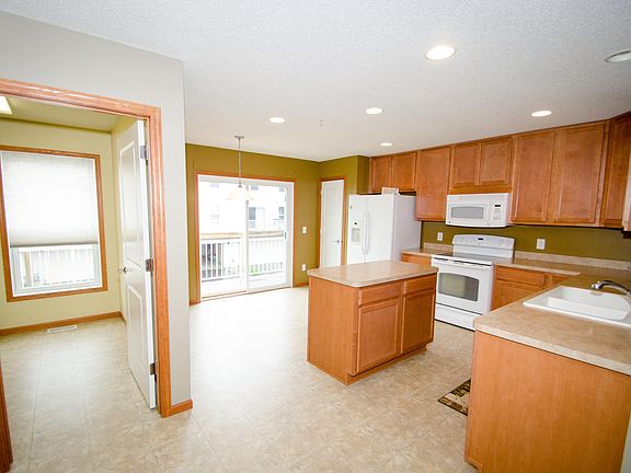 5th image of 915 Ledgestone Dr