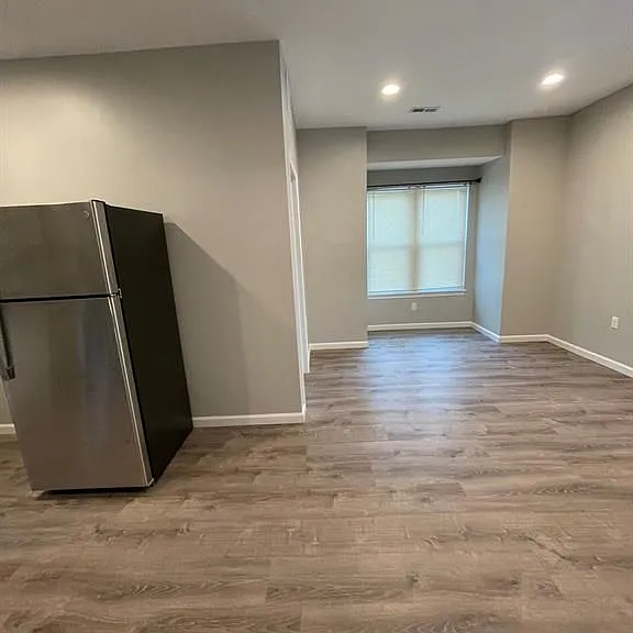 1119 Custer St #202 — Photo 7