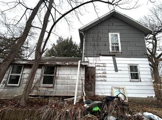 702 E State St, Albany, WI 53502