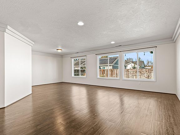 3rd image of 672 Shadow Wood Dr