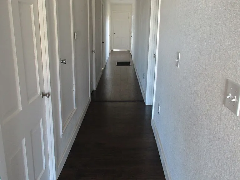 604 S Spring St — Photo 11
