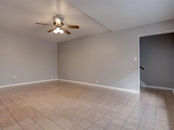 3rd image of 2806 Greenbriar Dr #C