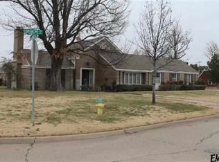 1822 Comanche Trl, Enid, OK 73703