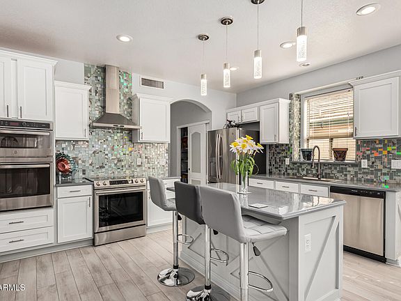 4th image of 337 E CLAIRIDGE Drive