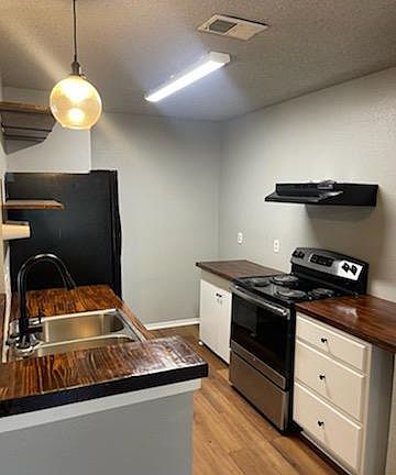 2nd image of 8921 Shadow Wood Ln