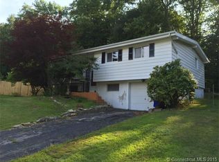 8 Thompson St, Ledyard, CT 06339
