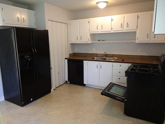 4th image of 11310 McKinley Ave