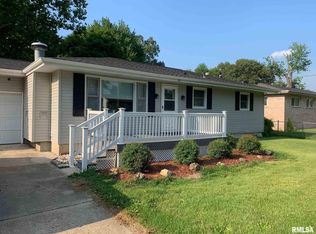 817 E Washington St, Riverton, IL 62561