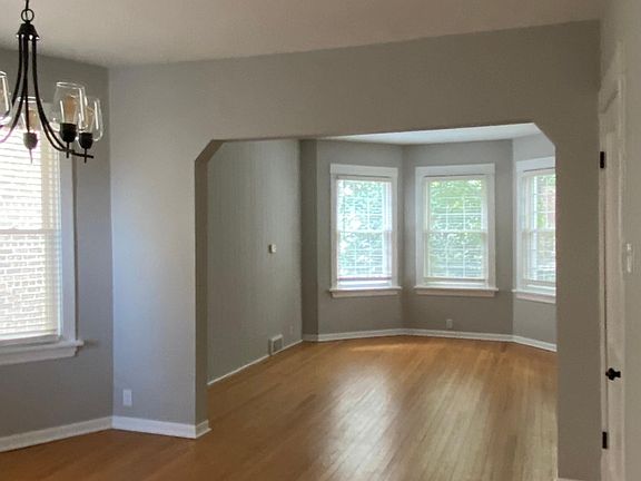 2nd image of 2124 W Berteau Ave