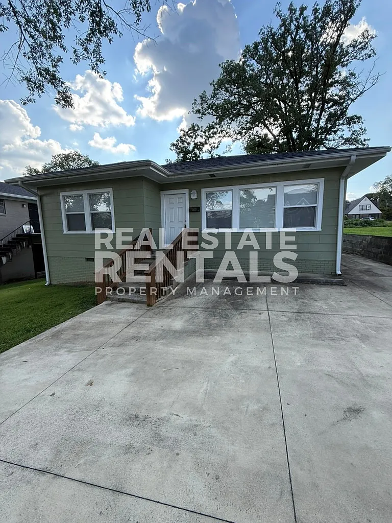 #11: 709 S 4th St - 1 — Photo 1