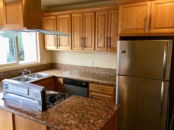 Kitchen (Granite countertop/SS Appliances)