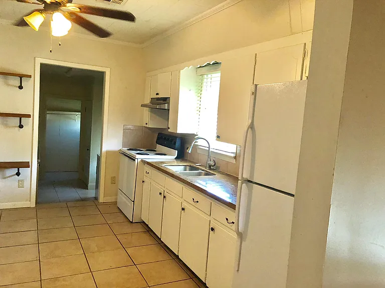 206 Jackson St — Photo 3