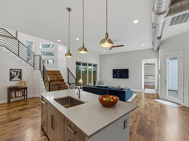 1405 Camelot Cir #A — Photo 16