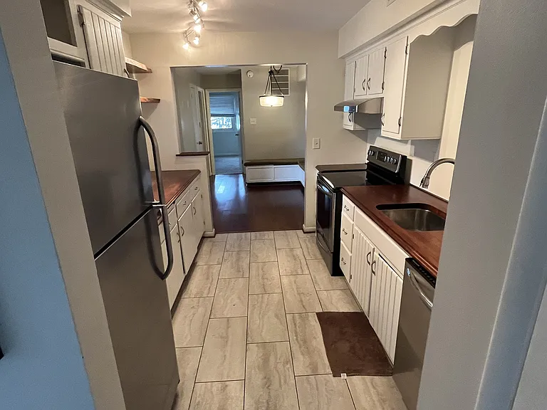 103 N Edgewood Dr #8 — Photo 9