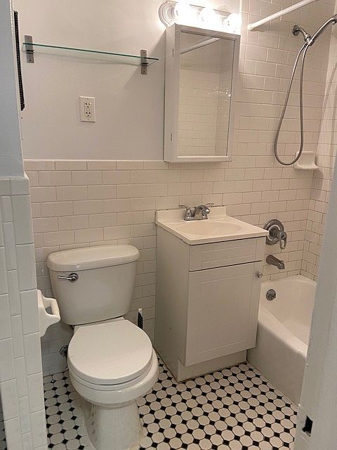 2nd image of 343 W 14th St #4R