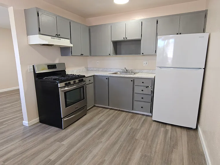1813 Robin Ln #1 — Photo 4