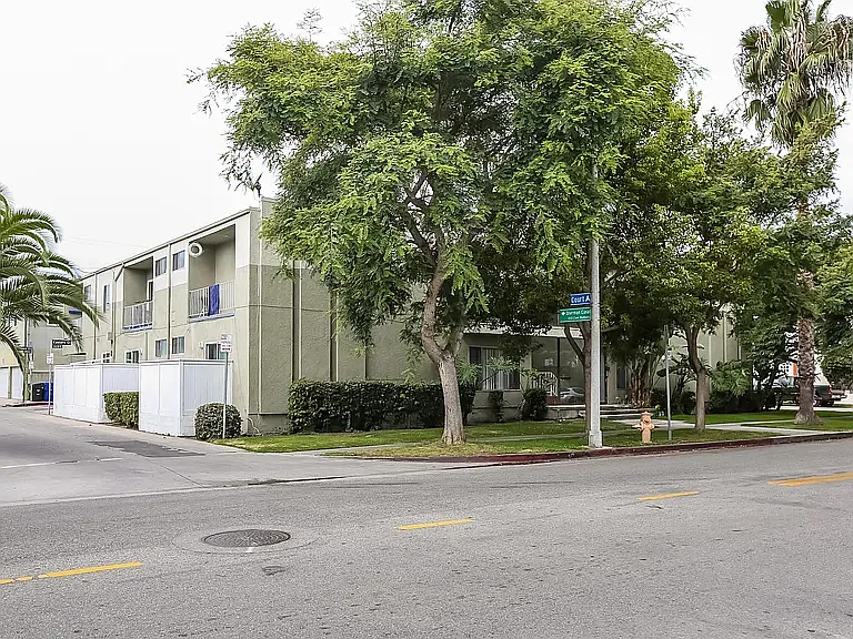 2611 Ocean Ave #5 — Photo 30