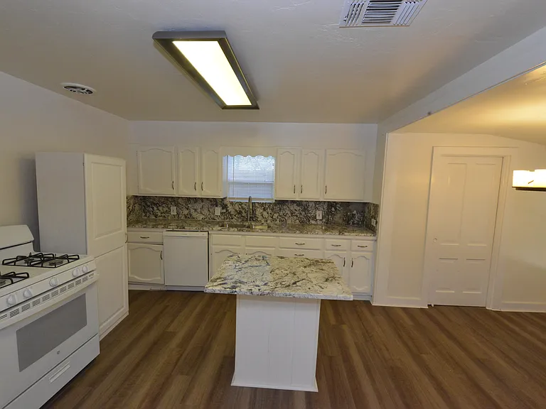 1598 State Highway 16 N — Photo 8