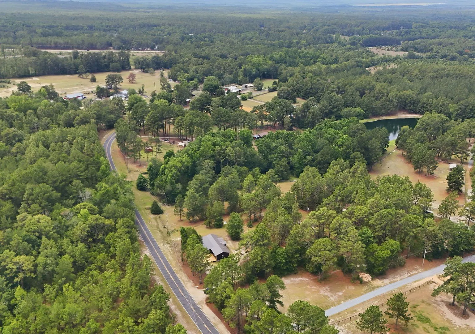 Total Renovation on One Private Acre - A Truly One-of-a-Kind Rental! — Photo 4