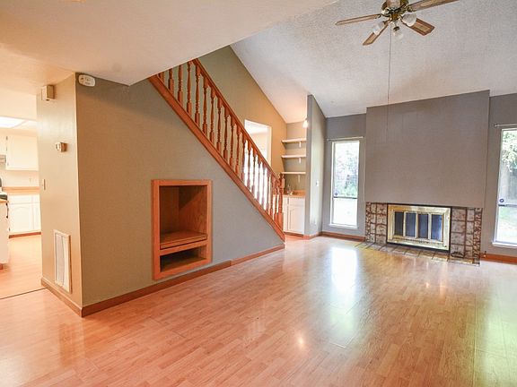 4th image of 2489 Lagoon Ln