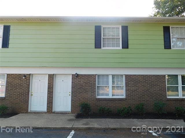 1st image of 318 N Poplar St