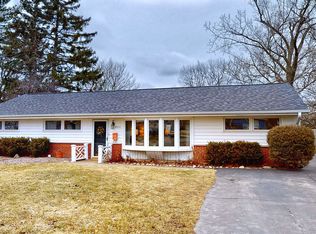 805 Parkway Dr, Wheaton, IL 60187