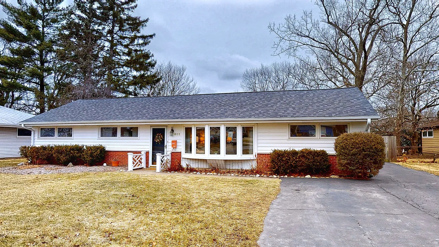 805 Parkway Dr photo 1