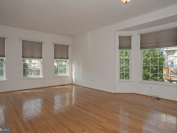 3rd image of 6614 Desiree Ct
