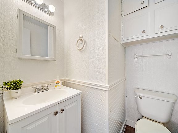 5th image of 418 Antares Dr