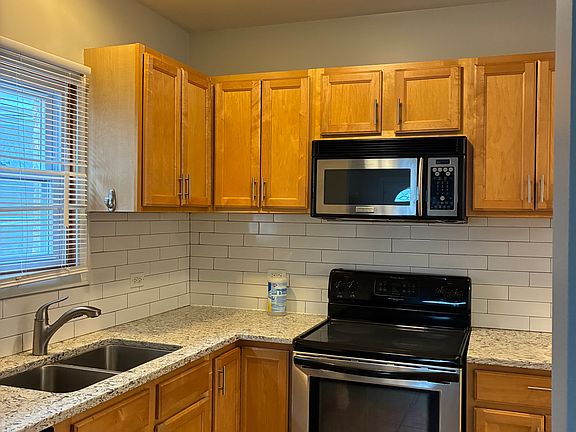 2nd image of 1327 N Ashland Ave #2