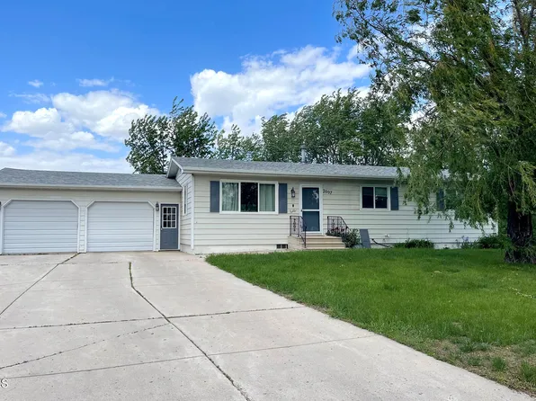 2007 4th St NE, Jamestown, ND 58401