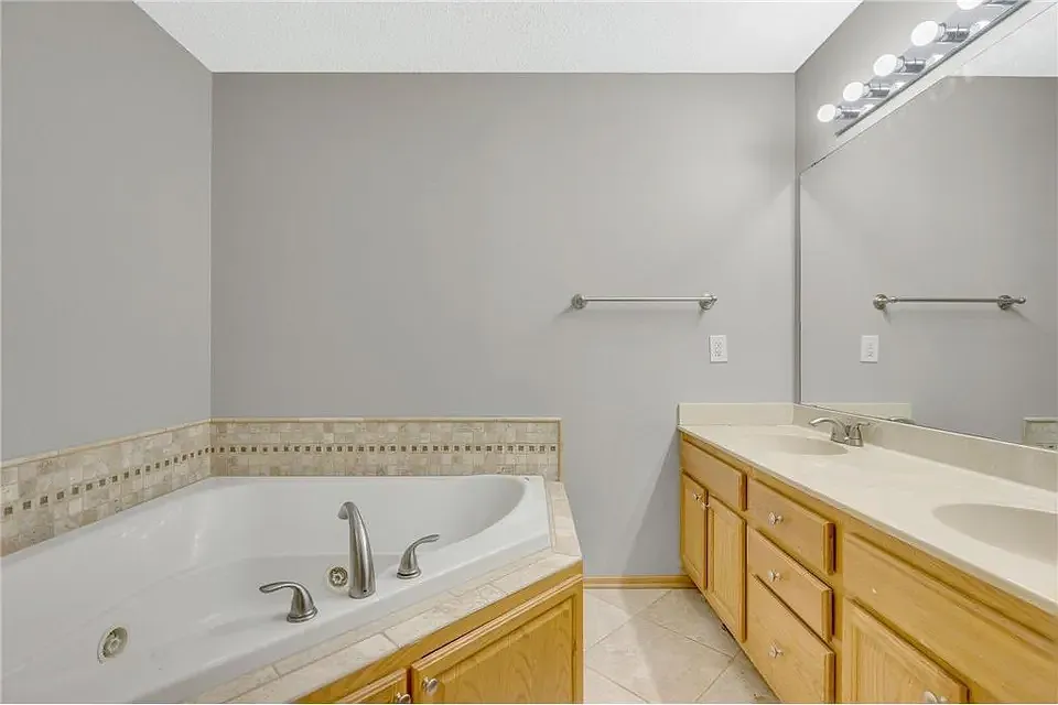 3 bed, 1.5 bath, 1600 sqft, $2,900 — Photo 4