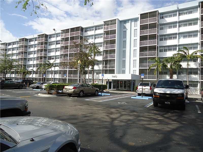 1st image of 700 NW 214th St APT 406