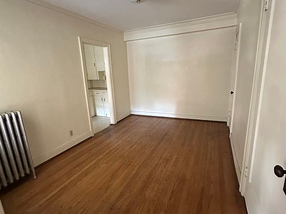 3rd image of 804 W 48th St #106