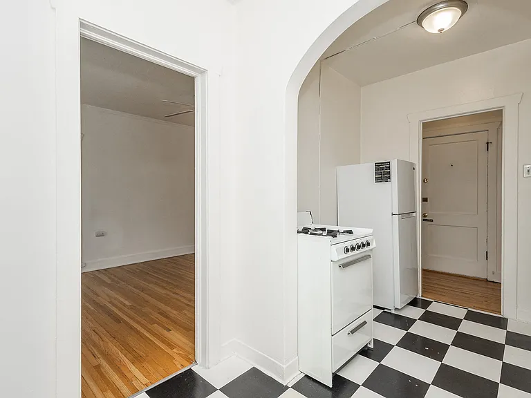 815 E 18th Ave — Photo 3